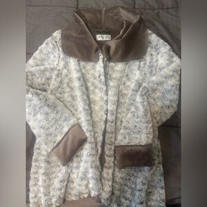 Aventura  Brown super soft faux fur earthy jacket. EUC
